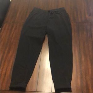 Lululemon cropped black pants
